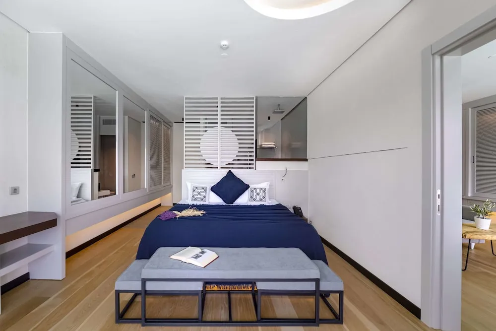 Deluxe King Room with Sea View