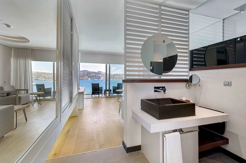 Deluxe King Room with Sea View