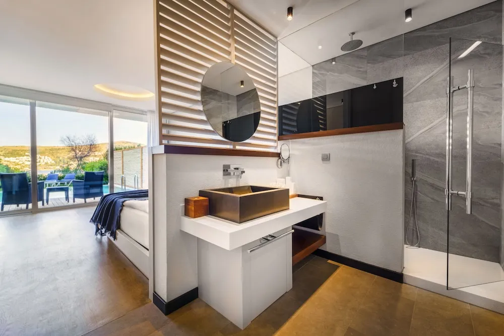 Luxury Partial Sea View Room with Pool