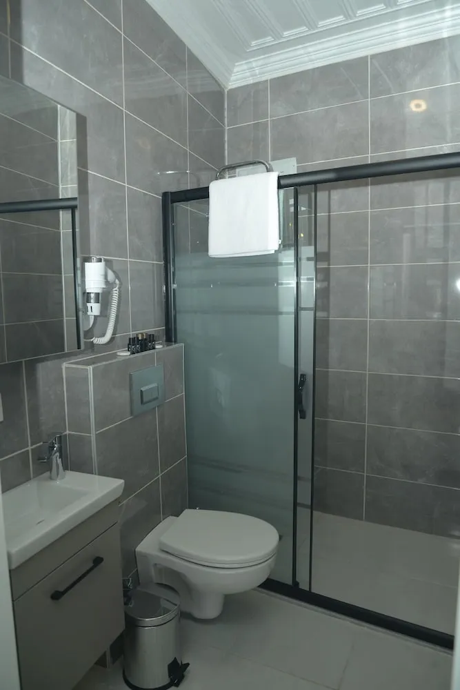 Standard Tek Büyük Yataklı Oda