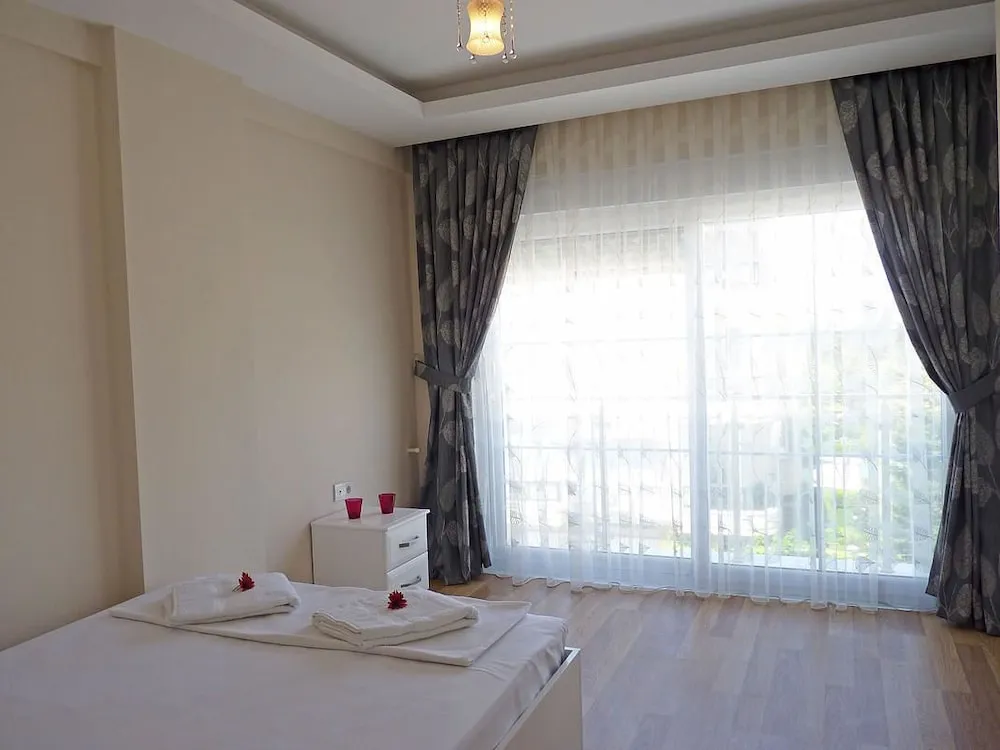 Apart Daire, 3 Yatak Odası, Havuz Manzaralı