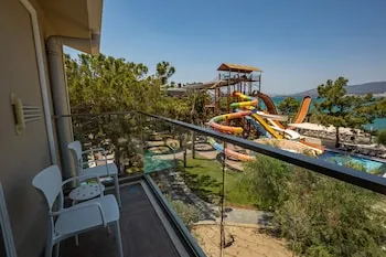 Long Beach Club Nature