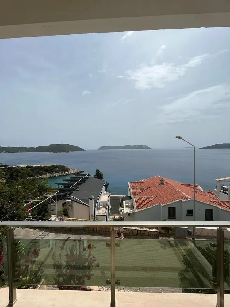 Deniz Manzaralı Aile Odası