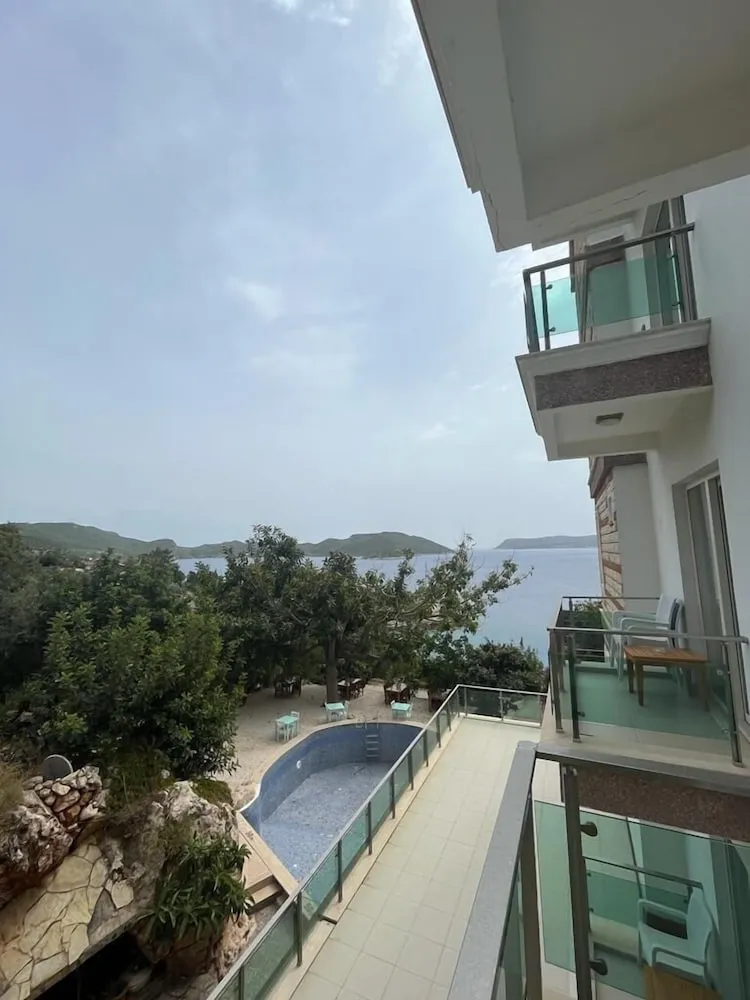 Kısmi Deniz Manzaralı Aile Odası