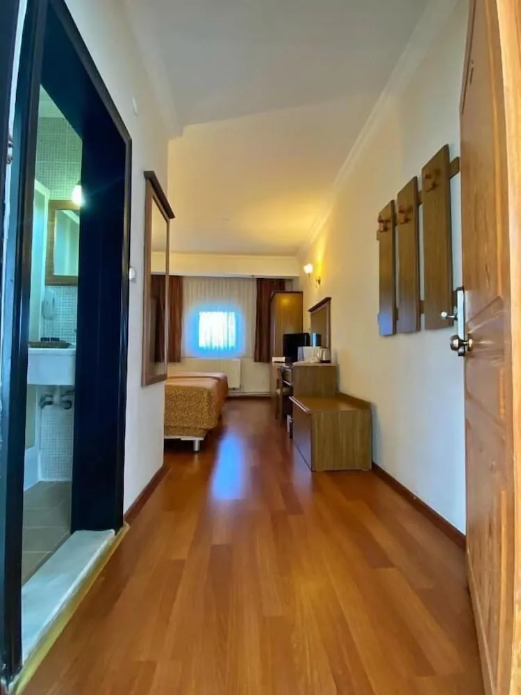 Club Tek Büyük veya İki Ayrı Yataklı Oda