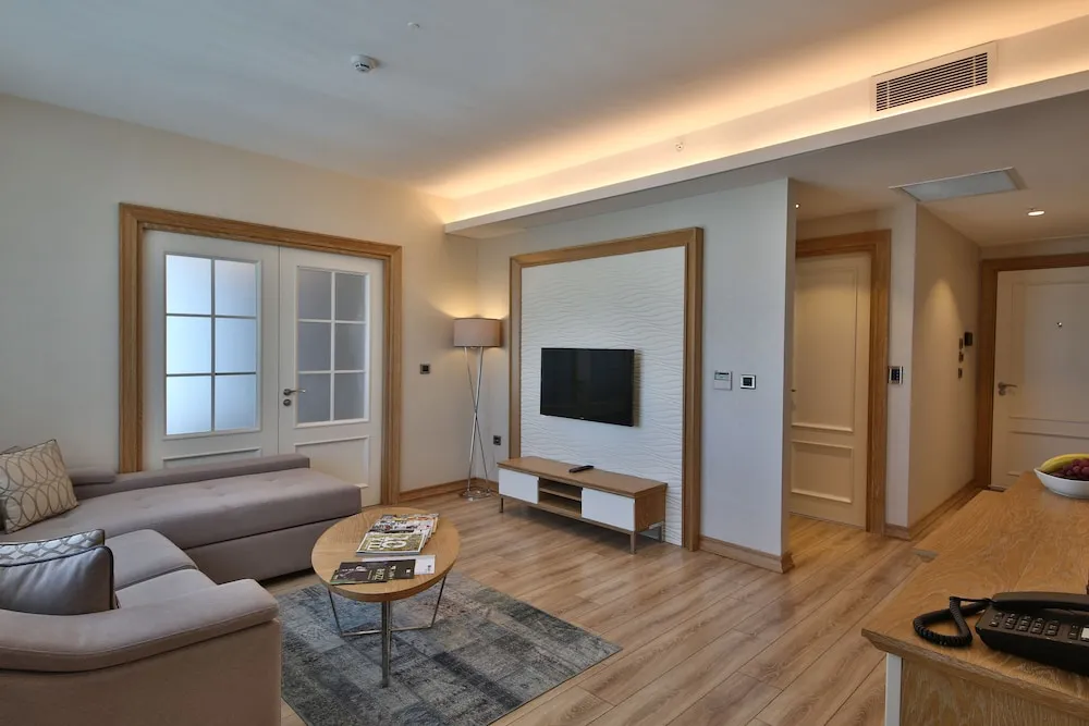 Queen Suite With 2 Bedrooms