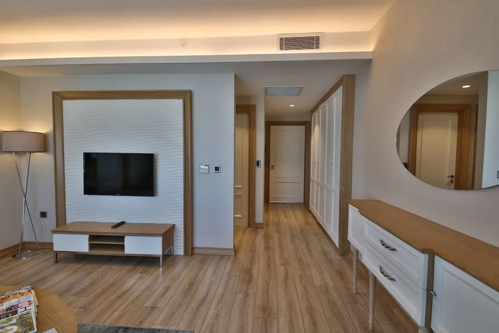 Queen Suite With 2 Bedrooms