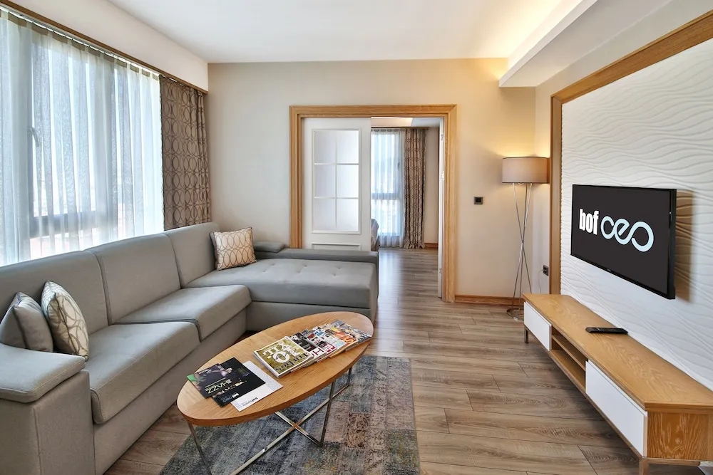 Queen Suite With 2 Bedrooms
