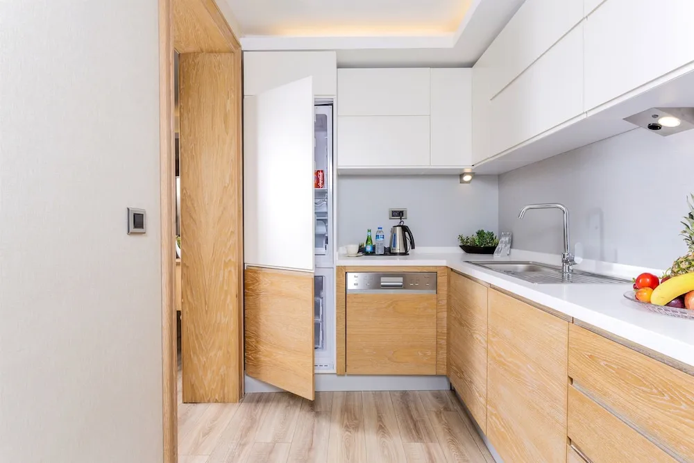 Queen Suite With 2 Bedrooms