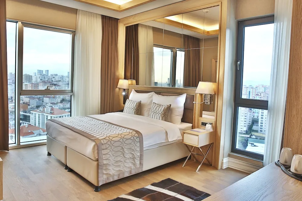 Queen Suite With 2 Bedrooms