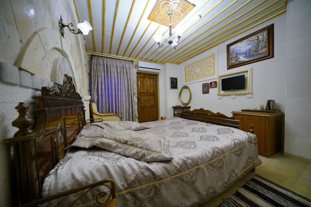 Ekonomik Tek Büyük Yataklı Oda (Avlu Manzaralı,Taş Oda)