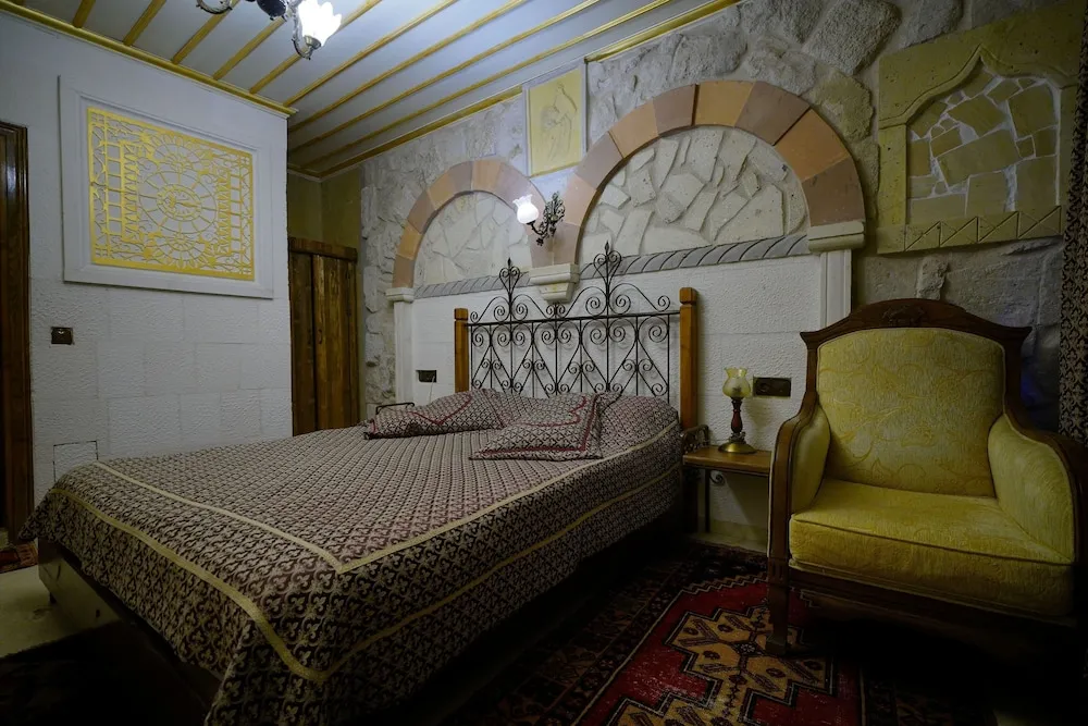 Ekonomik Tek Büyük Yataklı Oda (Avlu Manzaralı,Taş Oda)