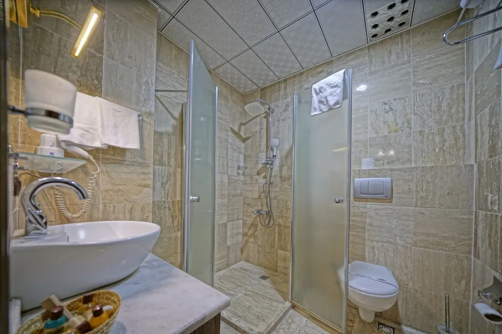 Superior Üç Kişilik Oda (Üst Katta Taş Oda)