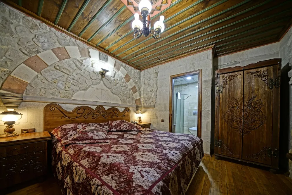 Superior Üç Kişilik Oda (Üst Katta Taş Oda)