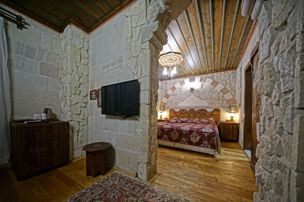 Superior Üç Kişilik Oda (Üst Katta Taş Oda)