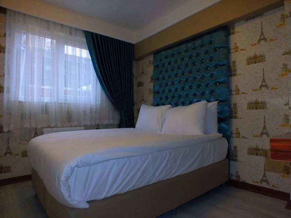 Deluxe Tek Büyük Yataklı Oda