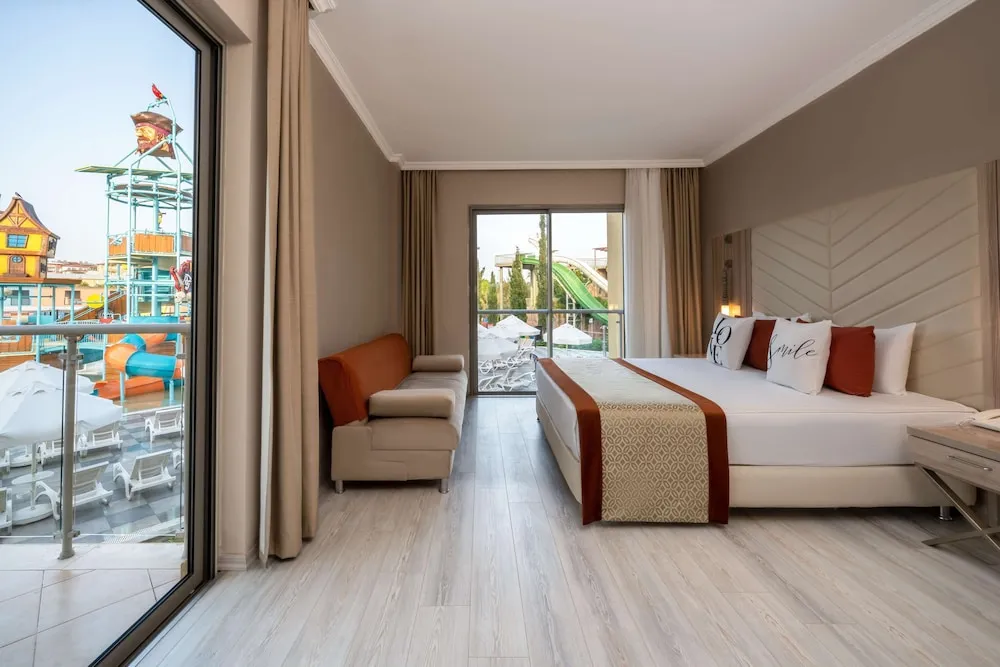 Family Oda, Havuz Manzaralı, Zemin Kat