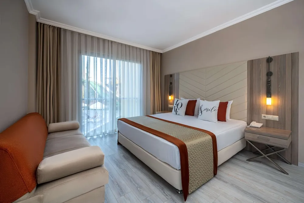 Family Oda, Havuz Manzaralı, Zemin Kat