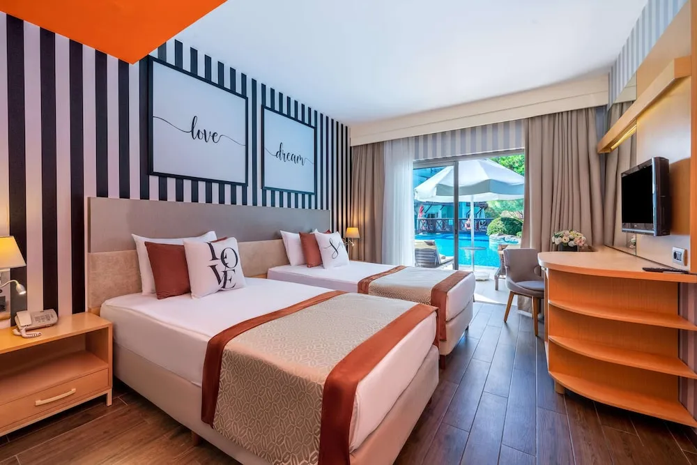 Süit, Havuz Manzaralı