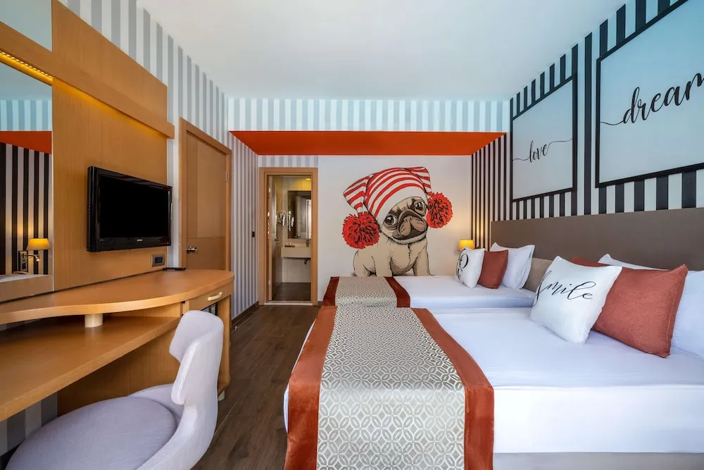 Süit, Havuz Manzaralı