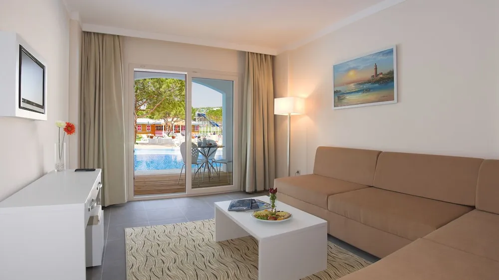 Pool Select Room