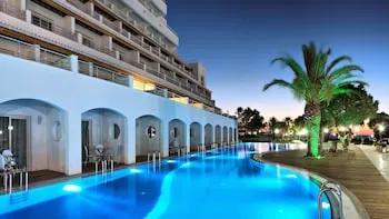 Batıhan Beach Resort & Spa