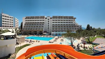 Batıhan Beach Resort & Spa