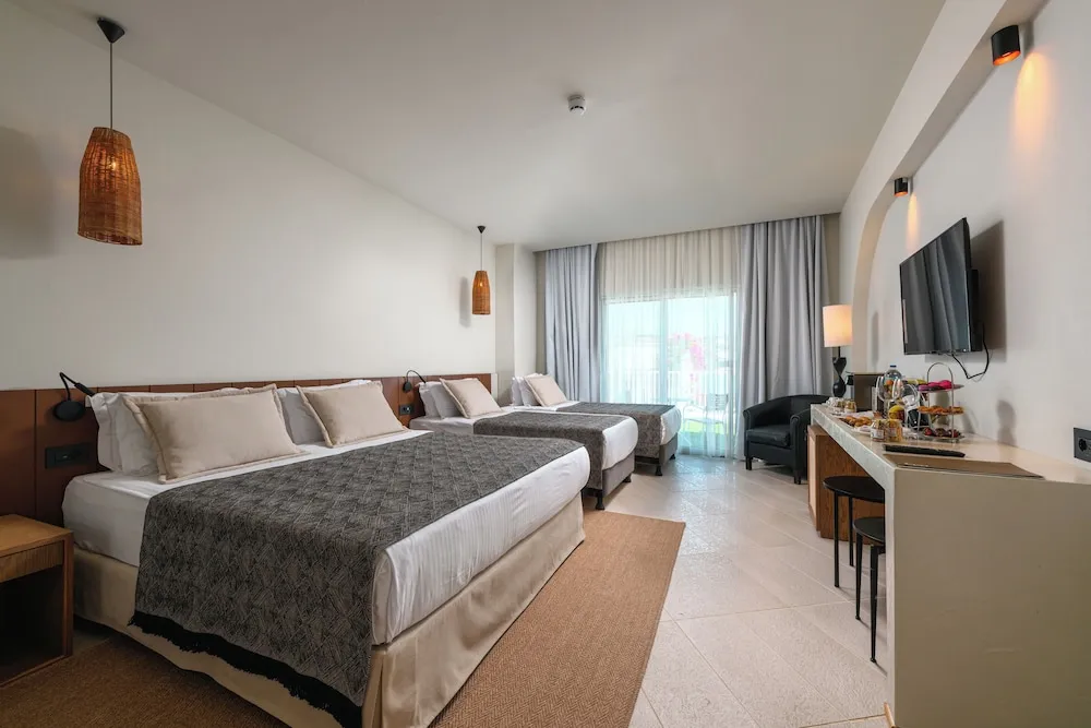 Premium Dört Kişilik Oda, Birden Çok Yatak, Teras, Bahçe Manzaralı