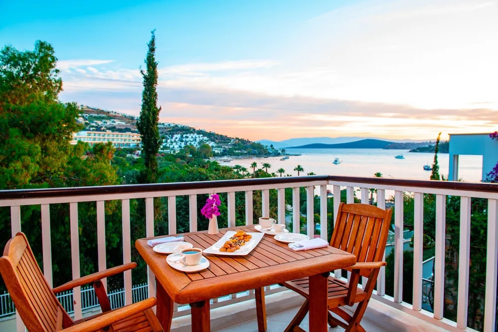 Deluxe Tek Büyük veya İki Ayrı Yataklı Oda, Deniz Manzaralı