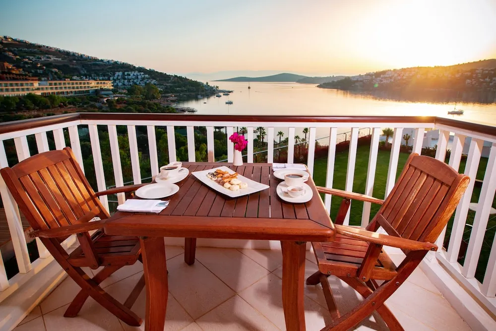 Deluxe Tek Büyük veya İki Ayrı Yataklı Oda, Deniz Manzaralı