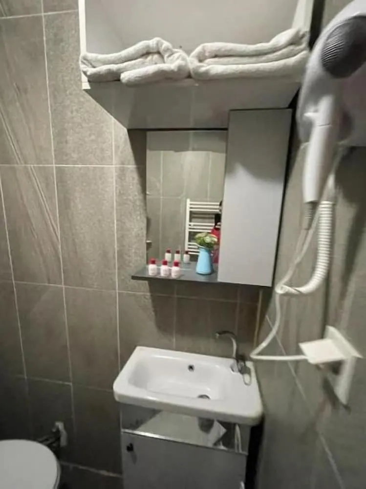 Standard Tek Büyük Yataklı Oda