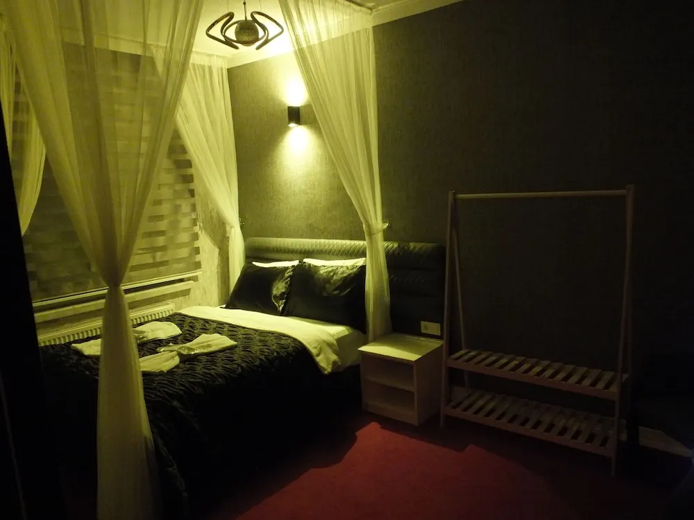 Standard Tek Büyük Yataklı Oda