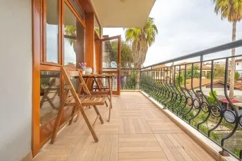 Old Town Deluxe Flats