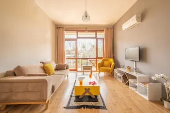 Old Town Deluxe Flats