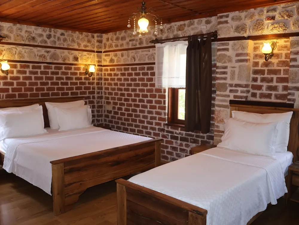 Deluxe Üç Kişilik Oda