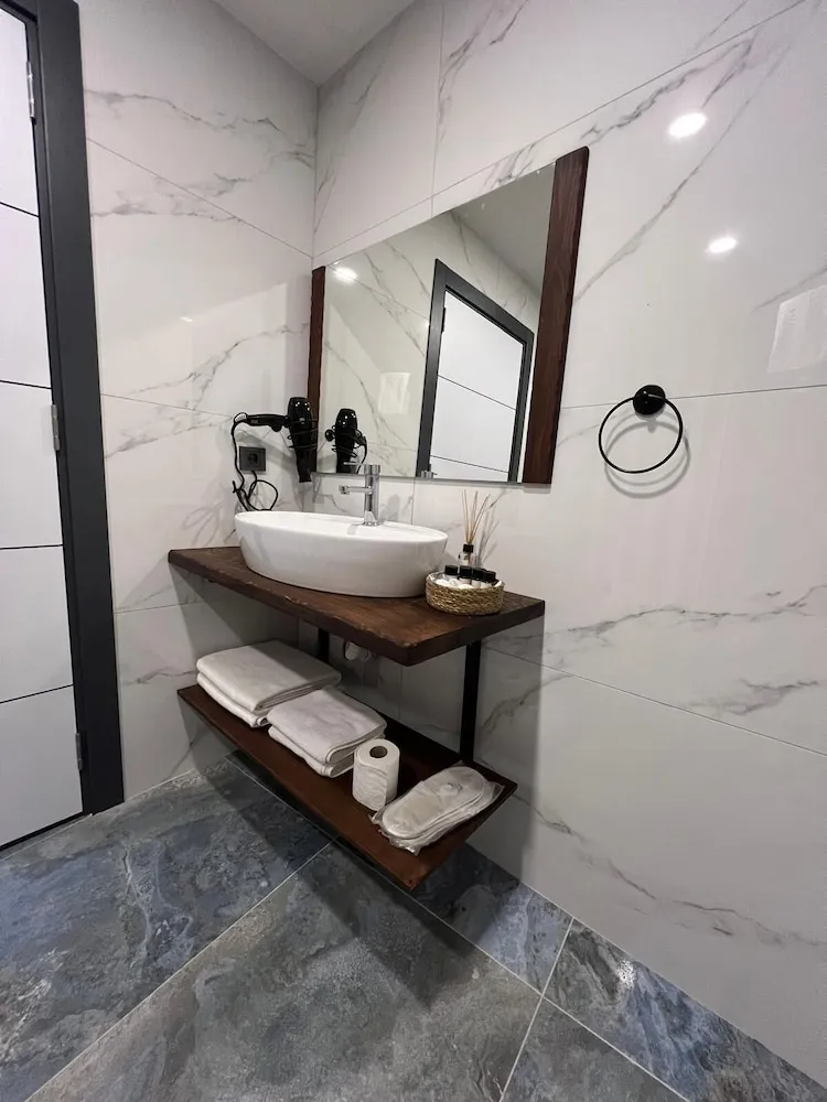 Design Tek Büyük Yataklı Oda