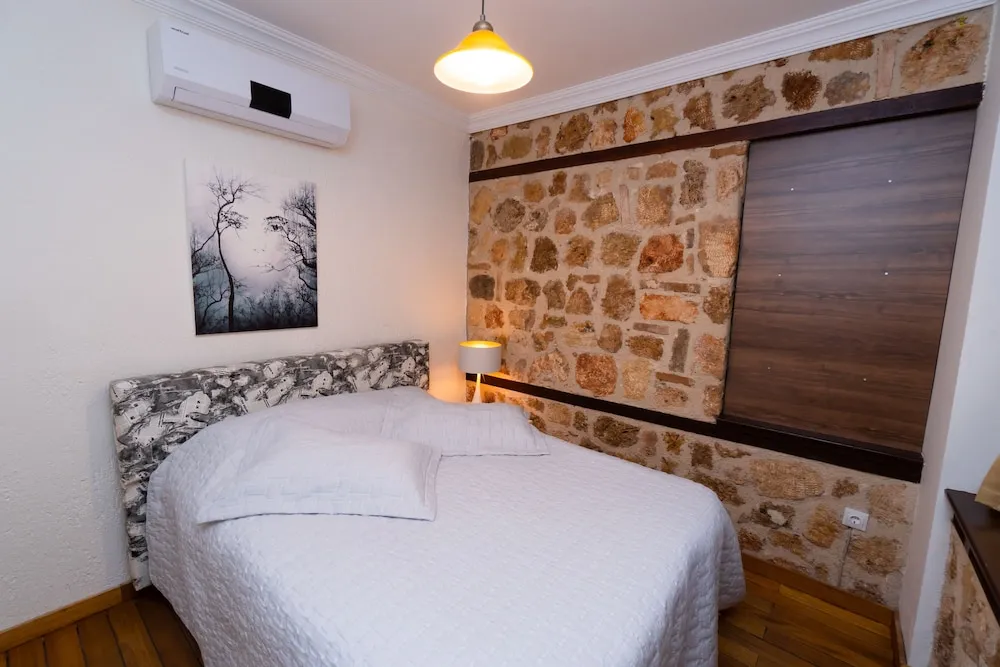 Grand Süit, 1 Yatak Odası, Küçük Mutfak, Havuz Manzaralı