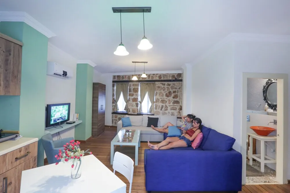 Grand Süit, 1 Yatak Odası, Küçük Mutfak, Havuz Manzaralı
