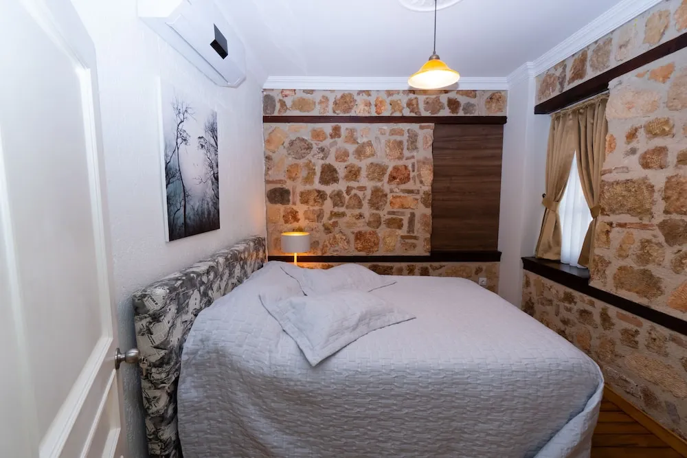 Grand Süit, 1 Yatak Odası, Küçük Mutfak, Havuz Manzaralı