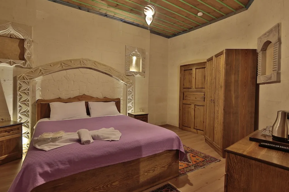 Romantic Tek Büyük Yataklı Oda