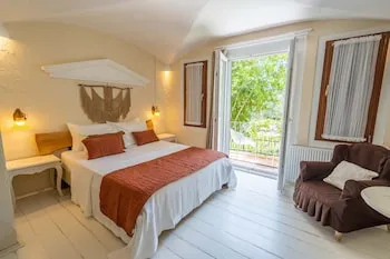 Cunda Battalos Küçük Otel