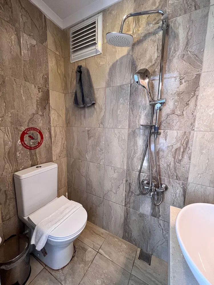 Standard Tek Büyük Yataklı Oda, Kısmi Deniz Manzaralı