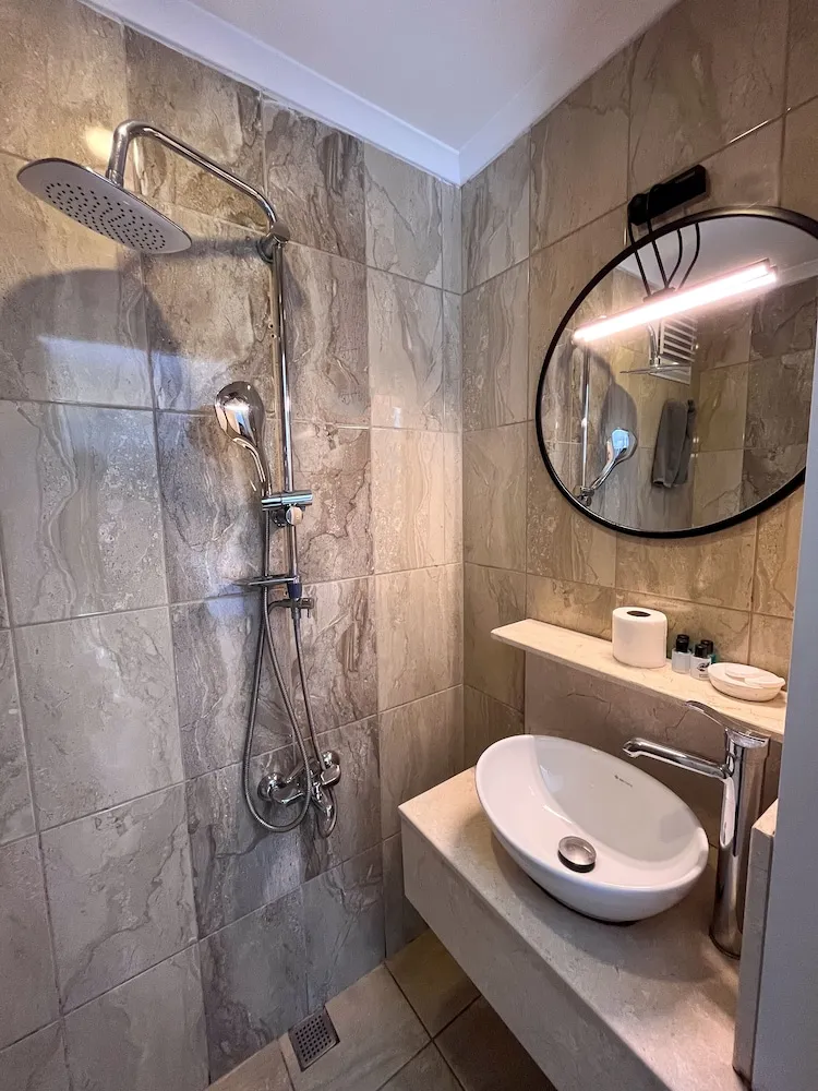 Standard Tek Büyük Yataklı Oda, Kısmi Deniz Manzaralı