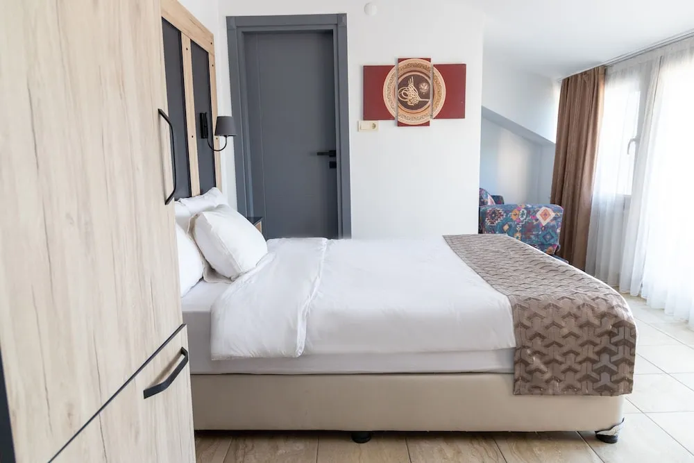 Tek Büyük Yataklı Oda, 1 Çift Kişilik Yatak, Balkon, Deniz Manzaralı