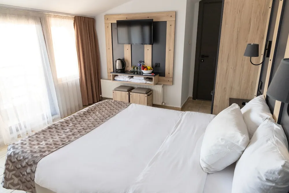 Tek Büyük Yataklı Oda, 1 Çift Kişilik Yatak, Balkon, Deniz Manzaralı