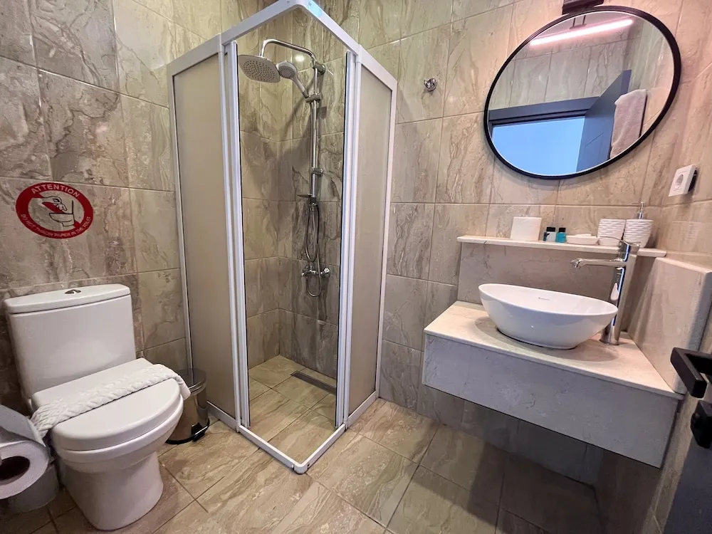 Tek Büyük Yataklı Oda, 1 Çift Kişilik Yatak, Balkon, Deniz Manzaralı