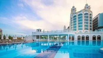 J'adore Deluxe Hotel & Spa