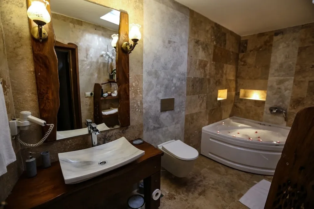 Honeymoon Tek Büyük Yataklı Oda