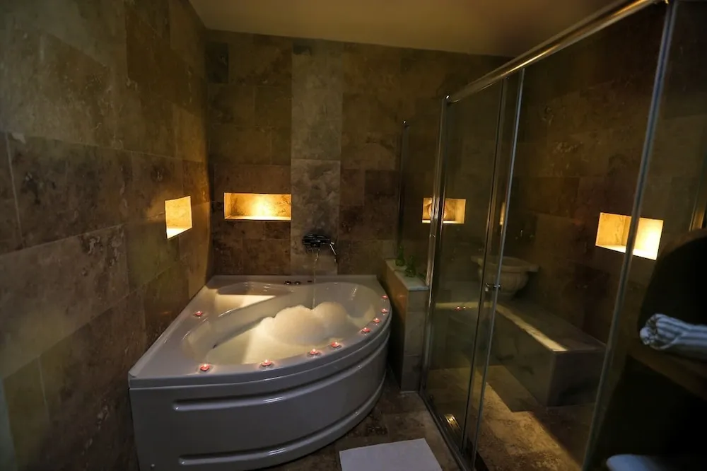 Honeymoon Tek Büyük Yataklı Oda