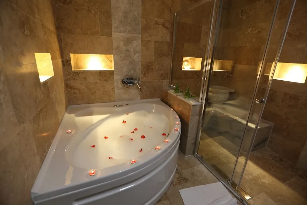 Honeymoon Tek Büyük Yataklı Oda
